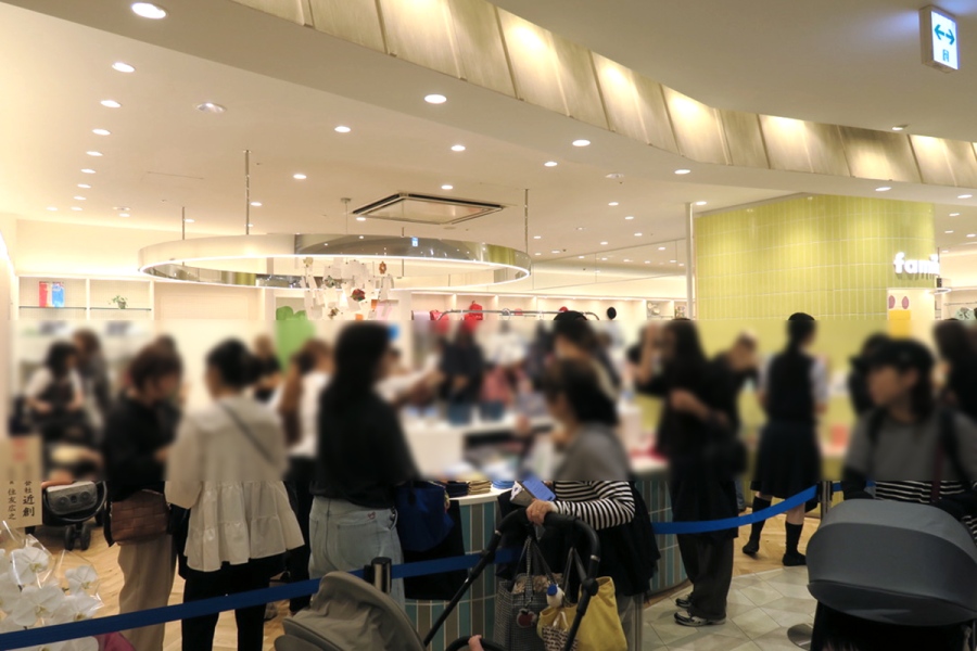 「あべのハルカス近鉄本店 ファミリアショップ」リニューアルオープン初日の様子（10月2日／Lmaga.jp撮影）