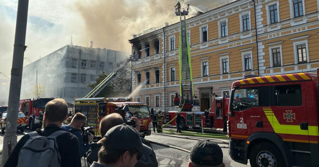 ロシアが狙うウクライナ都市機能 市民生活圧迫、空爆下のキーウルポ – 日本経済新聞 ロシアが狙うウクライナ都市機能 市民生活圧迫、空爆下のキーウルポ - 日本経済新聞