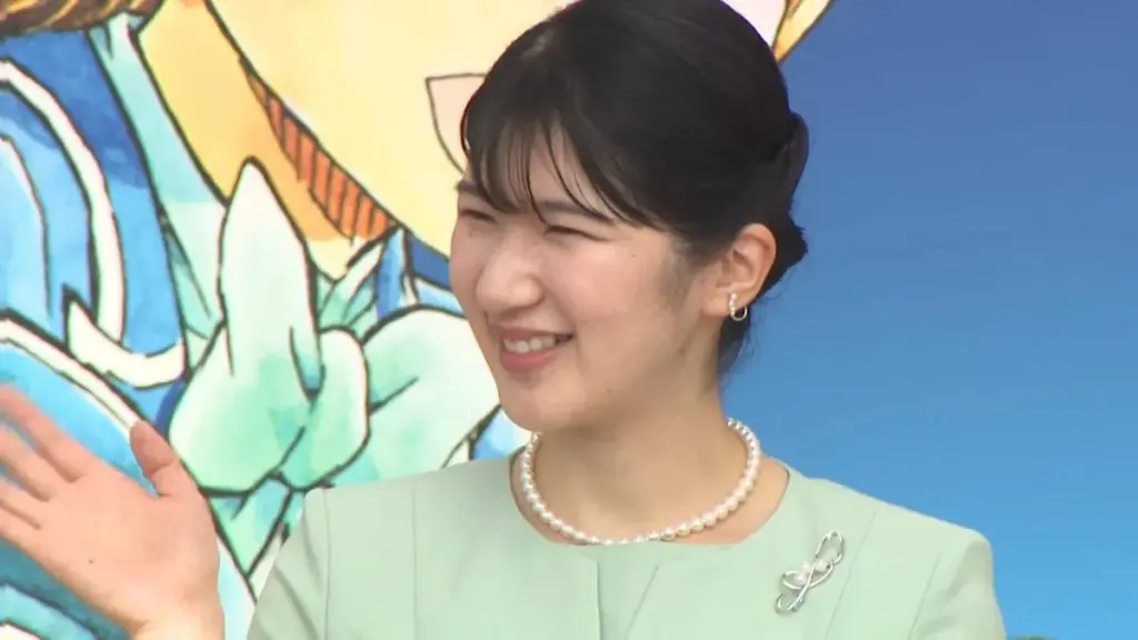 愛子さまフィーバー鳥取初訪問で空港1000人お出迎え 伝統文化に“苦戦”も | au Webポータル au Webポータル