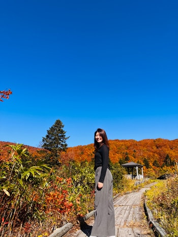 秋晴れの東北５県を巡るドライブ旅へ。旅先でも手放せない「美顔器習慣」[PR]_img1
