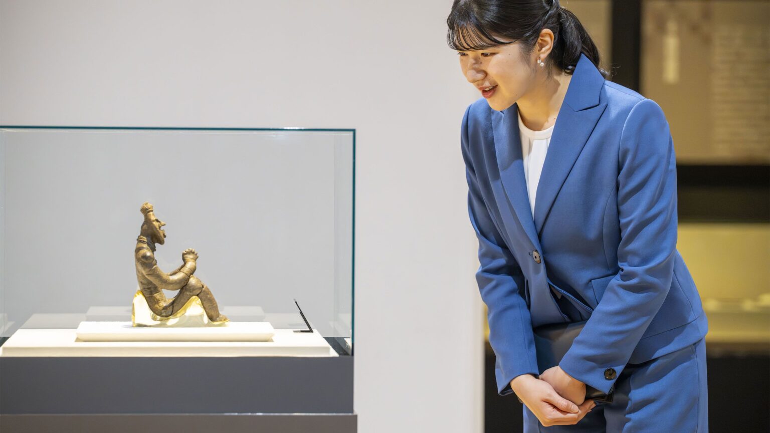 愛子さまは小さな土偶に「ありがたい」と言った…皇室研究家が「天皇の直系にしか出せない」とみた一言の重み | PRESIDENT WOMAN Online(プレジデント ウーマン オンライン) 愛子さまは小さな土偶に「ありがたい」と言った…皇室研究家が「天皇の直系にしか出せない」とみた一言の重み | PRESIDENT WOMAN Online(プレジデント ウーマン オンライン)