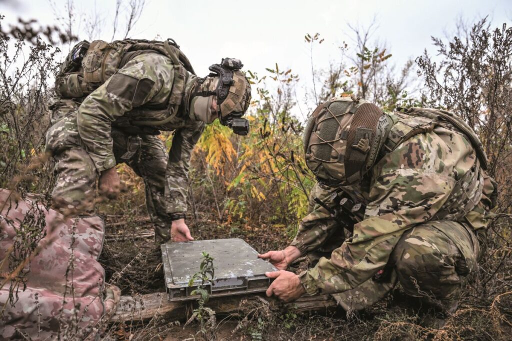 ウクライナ軍の「生命線」を握るトランプ政権…スターリンク突然の利用制限で浮き彫りになった恐るべき現実 | ニューズウィーク日本版 オフィシャルサイト ウクライナ軍の「生命線」を握るトランプ政権…スターリンク突然の利用制限で浮き彫りになった恐るべき現実 | ニューズウィーク日本版 オフィシャルサイト