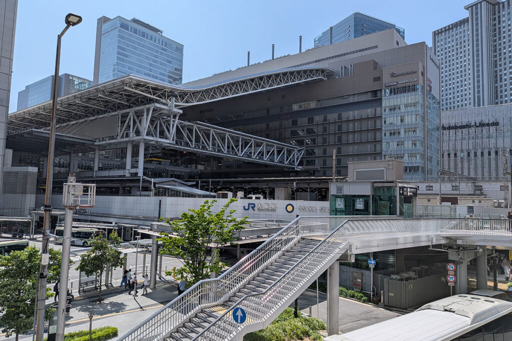 【JR大阪駅】改札前の「ホワイトボード」に思わず足を止める人続出…AI時代にあえて“手描き”、駅員が込めた思い | Lmaga.jp 【JR大阪駅】改札前の「ホワイトボード」に思わず足を止める人続出…AI時代にあえて“手描き”、駅員が込めた思い | Lmaga.jp