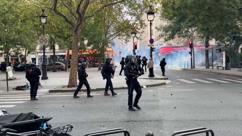 暴動に揺れるフランス、国内外に衝撃広がる – CNN.co.jp 暴動に揺れるフランス、国内外に衝撃広がる - CNN.co.jp